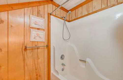 Private Dock and Beach! Lake Norman Cottage Hideaway - Foto 22