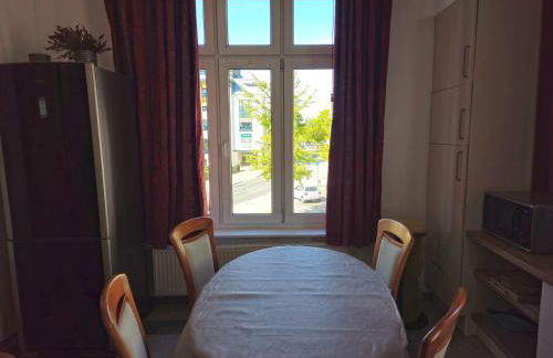135qm 4 Zimmer Ferienwohnung in Stadtnähe, Wintergarten Parkplatz - Photo 8