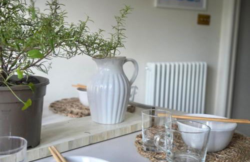 Spring Stays Cosy 2-Bed Residence with Free Parking - Foto 16