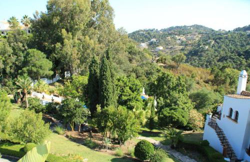 Paradisiacal Villa in Benahavís with Jacuzzi and Private Pool - Photo 25