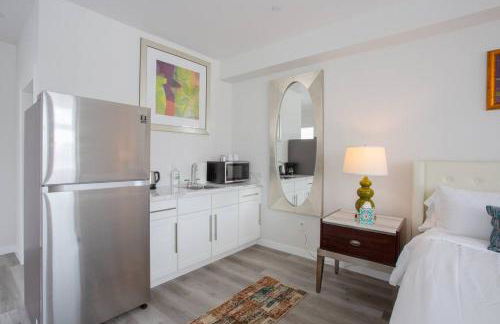 Comfy Studio with Cali King Size Mattress - Foto 11