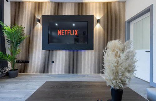 Bolton 2BR Cinema House, Free Parking, Fast WiFi, Comfortable Stay - Foto 12