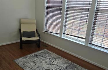 Spacious Townhouse near DC Airport Work Friendly - Foto 17