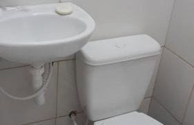 Sua Kitnet na Praia 12 Atenção PEQUENA Só prá dormir Ambiente Familiar Ar Cond TV Microondas Frigobar Internet Centro - Foto 4