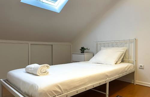 Cozy 3 Bedroom Apartment in Belem Lisbon 3 to 5 Guests - Photo 24