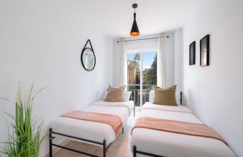 Family Fairways I Spacious 4-Bedroom Townhouse Near Beach & Golf, Estepona - Photo 28