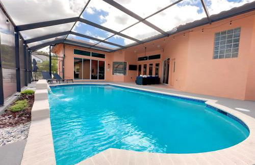 Luxurious 4-Bedroom House with Pool - Foto 34