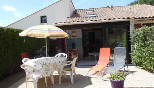 Pavillon avec piscine commune et jardin à 800m de la plage - FR-1-336-72 - Foto 4