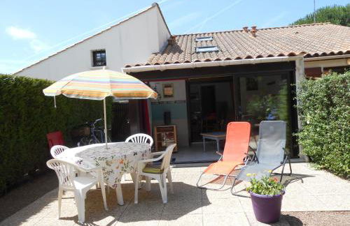 Pavillon avec piscine commune et jardin à 800m de la plage - FR-1-336-72 - Foto 4