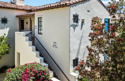 LV020 Upgraded LV Studio with a Private Balcony - Photo 1