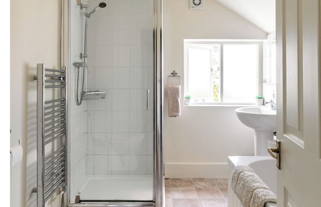 2 b&b 40 Percent off Weekly Half Price Monthly - Photo 12