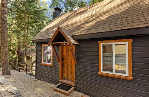 Cute Romantic Cabin With Hot Tub 5 Min from Lake - Foto 4