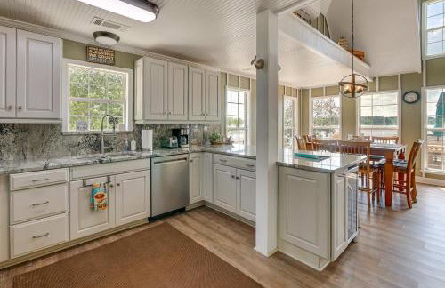 Dock and Fire Pit Stunning Lake Sinclair Home! - Foto 5