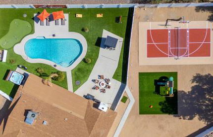 Sleeps 18 Private Pool & Hot Tub Playground - Photo 1