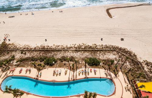 High-rise condo with pool & ocean views - walk to the beach - Foto 5