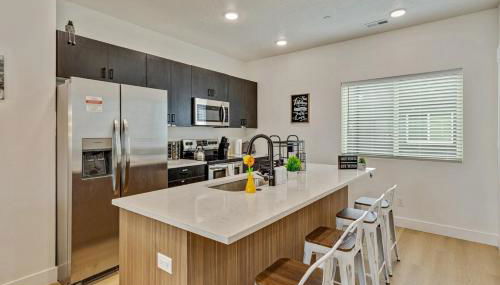 Spacious townhouse - Mins to Downtown SLC - Garage - Foto 3