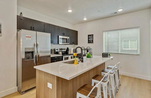 Spacious townhouse - Mins to Downtown SLC - Garage - Foto 3