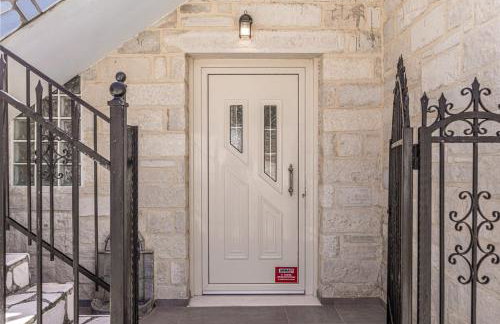 Elysian Stone Villa with Pool & Mountain View - Photo 54