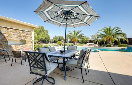 Luxe Roseville Home with Pool and Hot Tub! - Foto 30