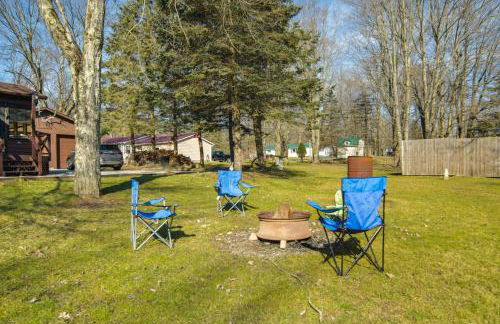 Charming Pymatuning Lake House Near Park and Beach - Photo 32