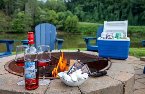 LKJ - Lakefront Home, Hot tub, Fire Pit, Games and Movie Room! - Foto 25