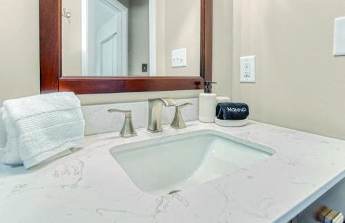 7 Bdrm, Pickleball, Bball, HotTub, FirePit, Golf! - Foto 53