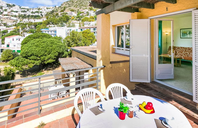 Velazquez - Photo 13