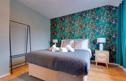 Pass the Keys Spacious and modern house with Free Parking - Photo 35