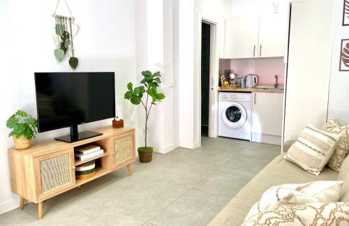 Designer and Quiet Studio 5 min to Maria Zambrano Station and 15 min walk to Beach - Foto 35