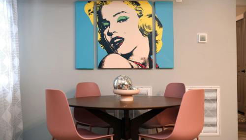 HostWise Stays - King Bed - Free Street Parking - Walkable Location - Foto 4