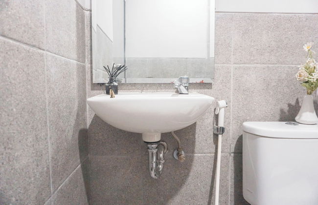 Cozy And Homey Studio At Riverdale Apartment - Photo 12