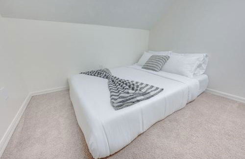 Exciting Valrico Villa with Private Pool and Game Room - Foto 29