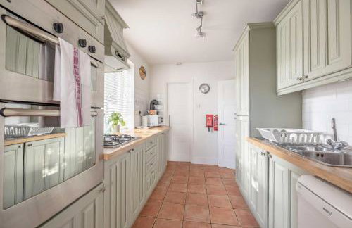 Large 6BR Home Sleeps 12 Free Parking & WiFi - Foto 2