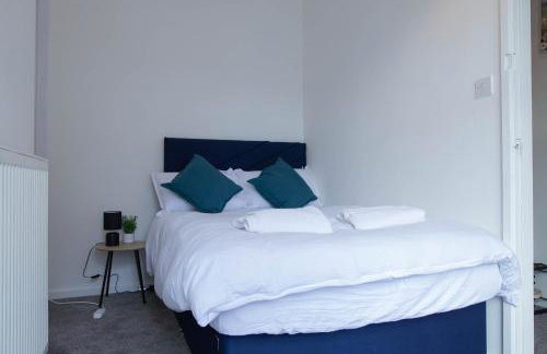 5BR House, Free Parking, Fast Wi-Fi, Sleeps 10 - Foto 3