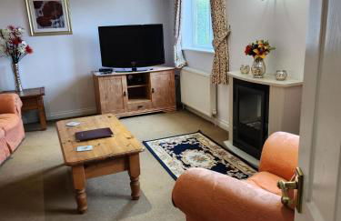 Cottage Sleeps 4 - Pet Friendly w Free Parking - Foto 13