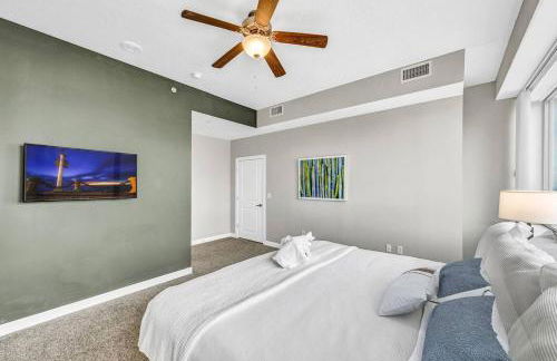 14th Floor Lux Downtown Condo w/ LAKE VIEWS & Gym - Photo 32