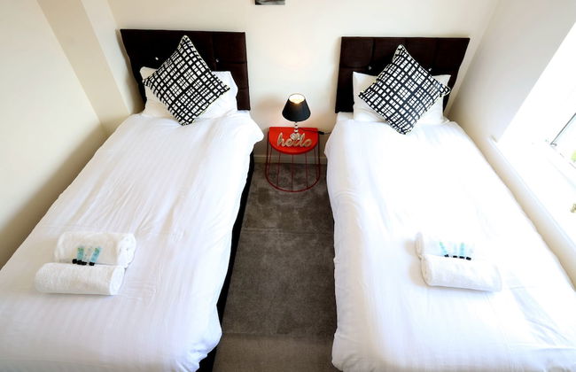 Birmingham Airport/NEC Beauty Homebase - Photo 11