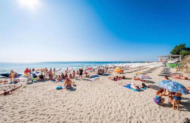 Seaside Studio Apartment in Ravda - Photo 30