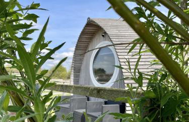 Armadilla 3 at Lee Wick Farm Cottages & Glamping - Foto 2