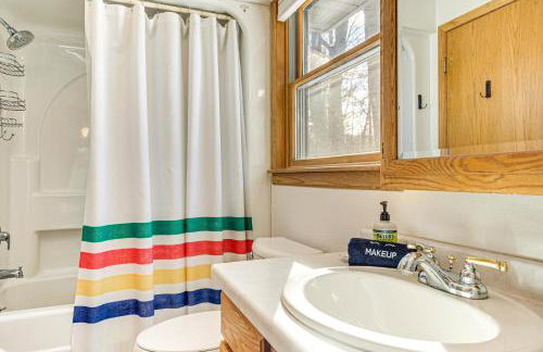 Lakefront Home with Private Beach in Rhinelander! - Foto 10