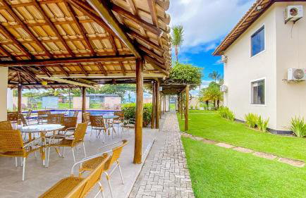Aptos em condominio frente mar na praia de Taperapuã, atravessou a rua está na praia, aptos com 2 quartos com ar condicionado, internet privativa 300MBPS, 1 vaga de garagem, acomodam até 6 pessoas - Foto 11