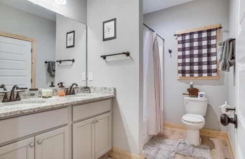 Hot Tub and EV Charger Helen Getaway with Views! - Photo 19