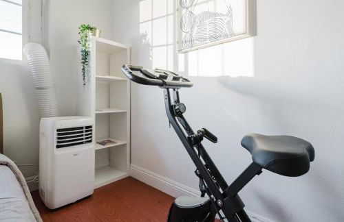 Entire Private Home with 4 Bedrooms 2 Bathrooms, Garage & Gated Yard, Near San Diego Gaslamp, Beach, Available Now - Foto 40