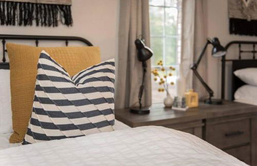 Stylish & Spacious Home Near ATL - Foto 26