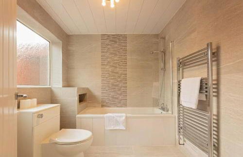 Stanley-3 Bdrm House Ideal for Contractors Near Beach - Foto 17