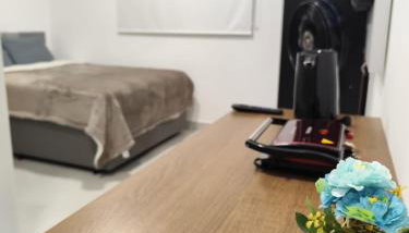 Studio com Ar condicionado, Boa Localização, Internet Rápida 2 - Foto 2