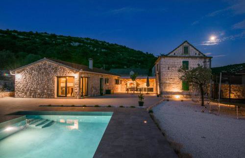 Villa Bosilen with private pool, near Trogir, Split airport, quiet area, family villa - Photo 50