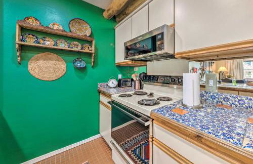 Eclectic Home with Deck 4 Miles to Ski Cloudcroft! - Foto 6