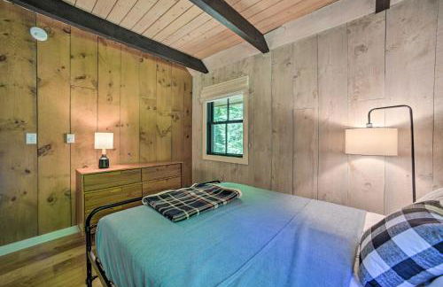 Sleek Cabin with Deck, 8 Miles to Mount Snow and Hikes - Foto 17