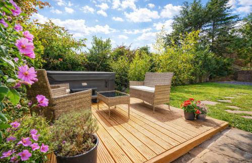 Bulls Head Historic Home With Garden And Hot Tub - Photo 2